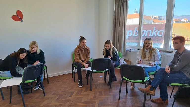 MLADI ZA OBRAZOVNE POLITIKE KOJE PODRŽAVAJU JEDNAKOPRAVNOST, UKLJUČIVOST I SOLIDARNOST! (1)